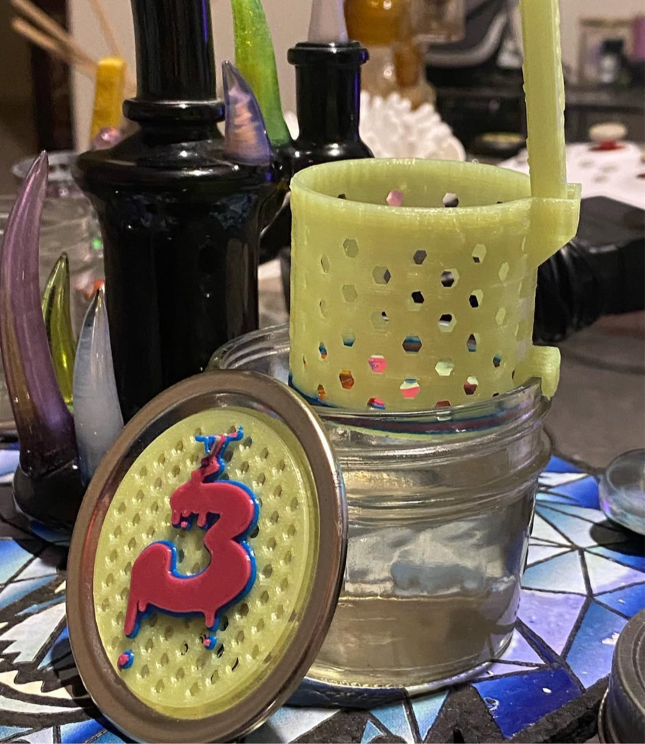 Mini isoak mason jar for cleaning your glass and quartz